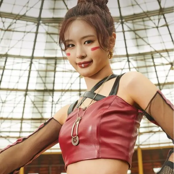 Lu Sheng Qi (芦盛琦)